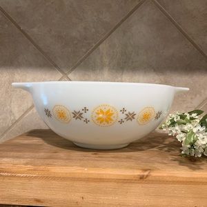 Pyrex Town & Country Cinderella bowl